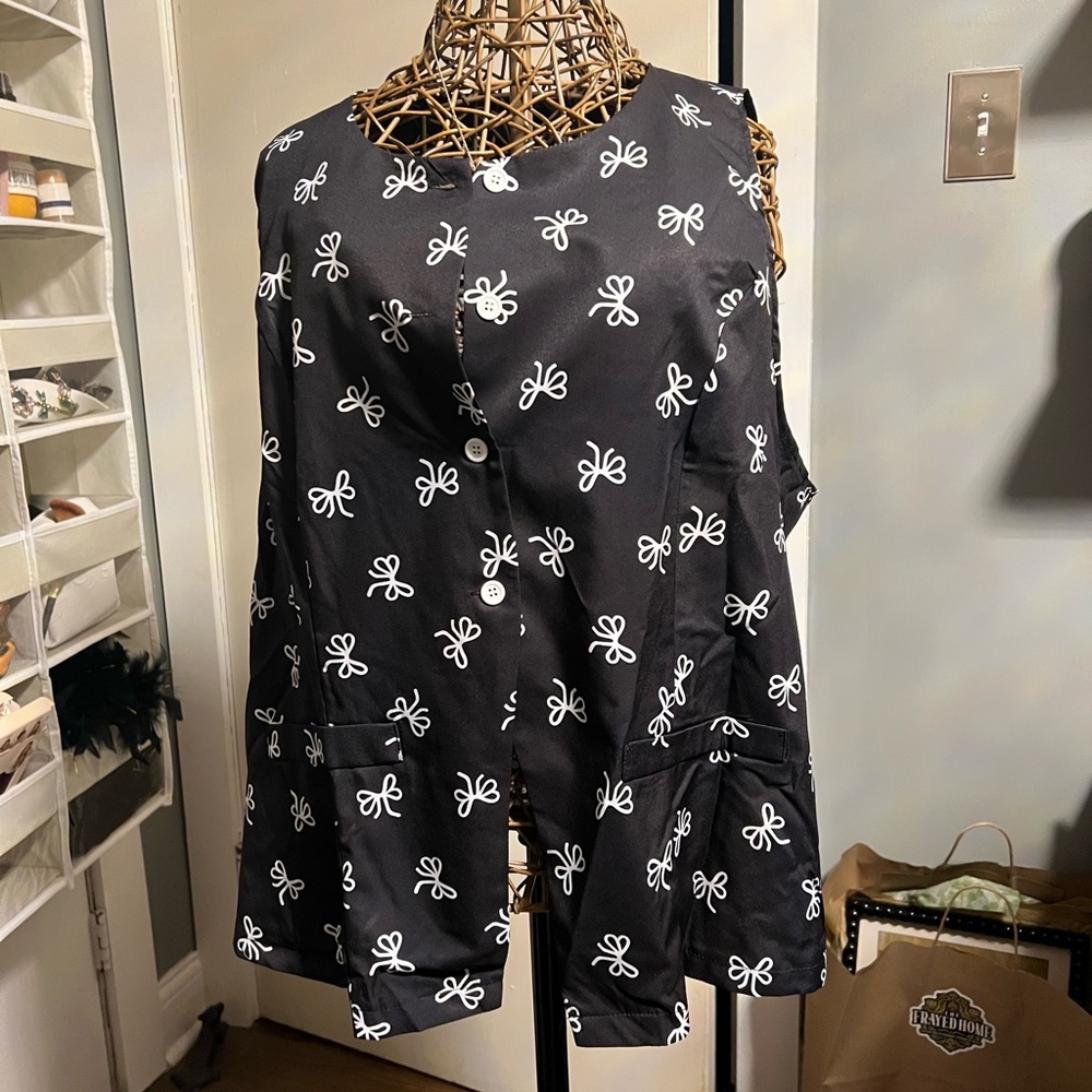 Black and White Bow Print cutaway vest